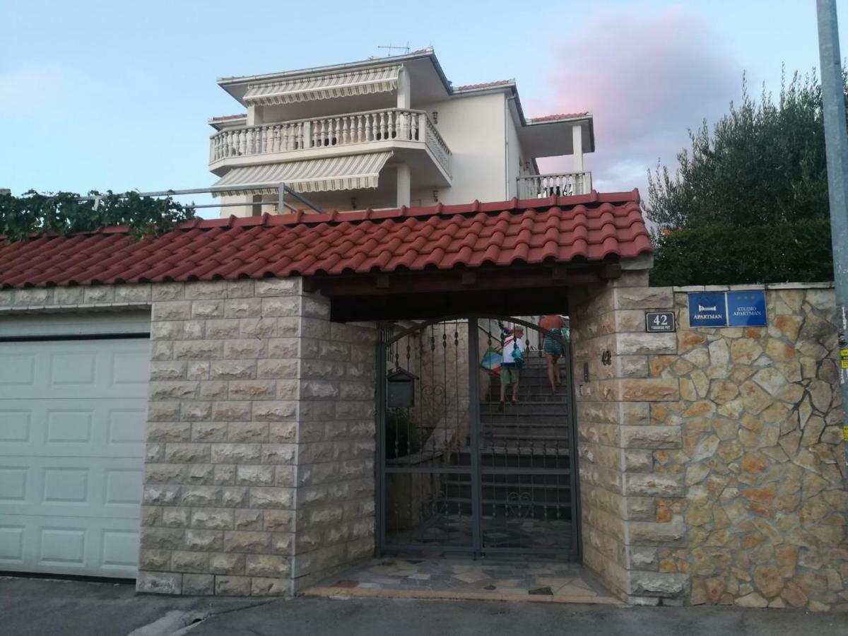Apartmani Jureta Okrug Gornji Zewnętrze zdjęcie